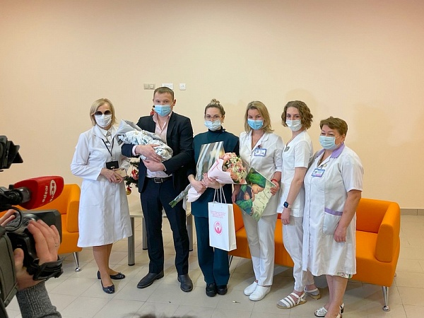 First newborn and his mother are discharged from the Surgut perinatal center built under PPP principles