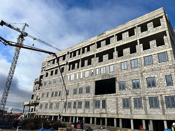 Monolithic work is completed at a polyclinic in Yakutsk