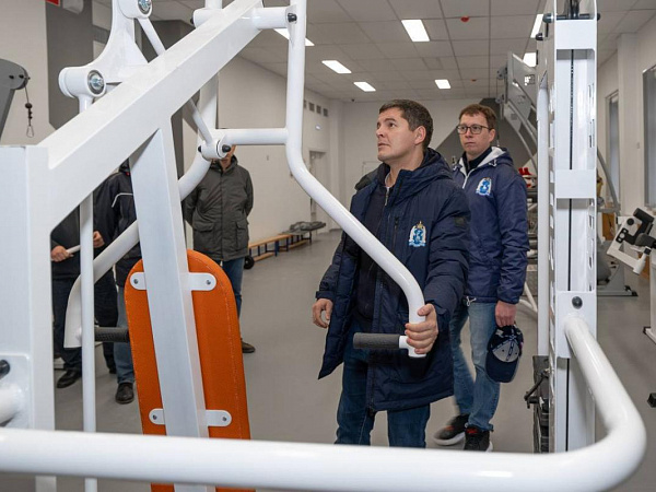 Governor of Yamal Dmitry Artyukhov assesses the capabilities of the rehabilitation center built by VIS Group